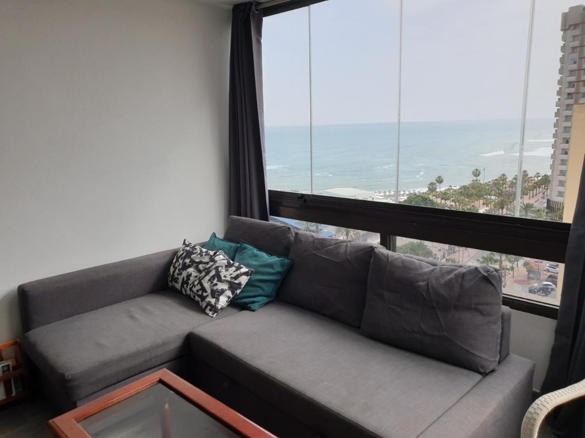 Apartamento Beach First Line Apartment Фуeнхирола Екстериор снимка